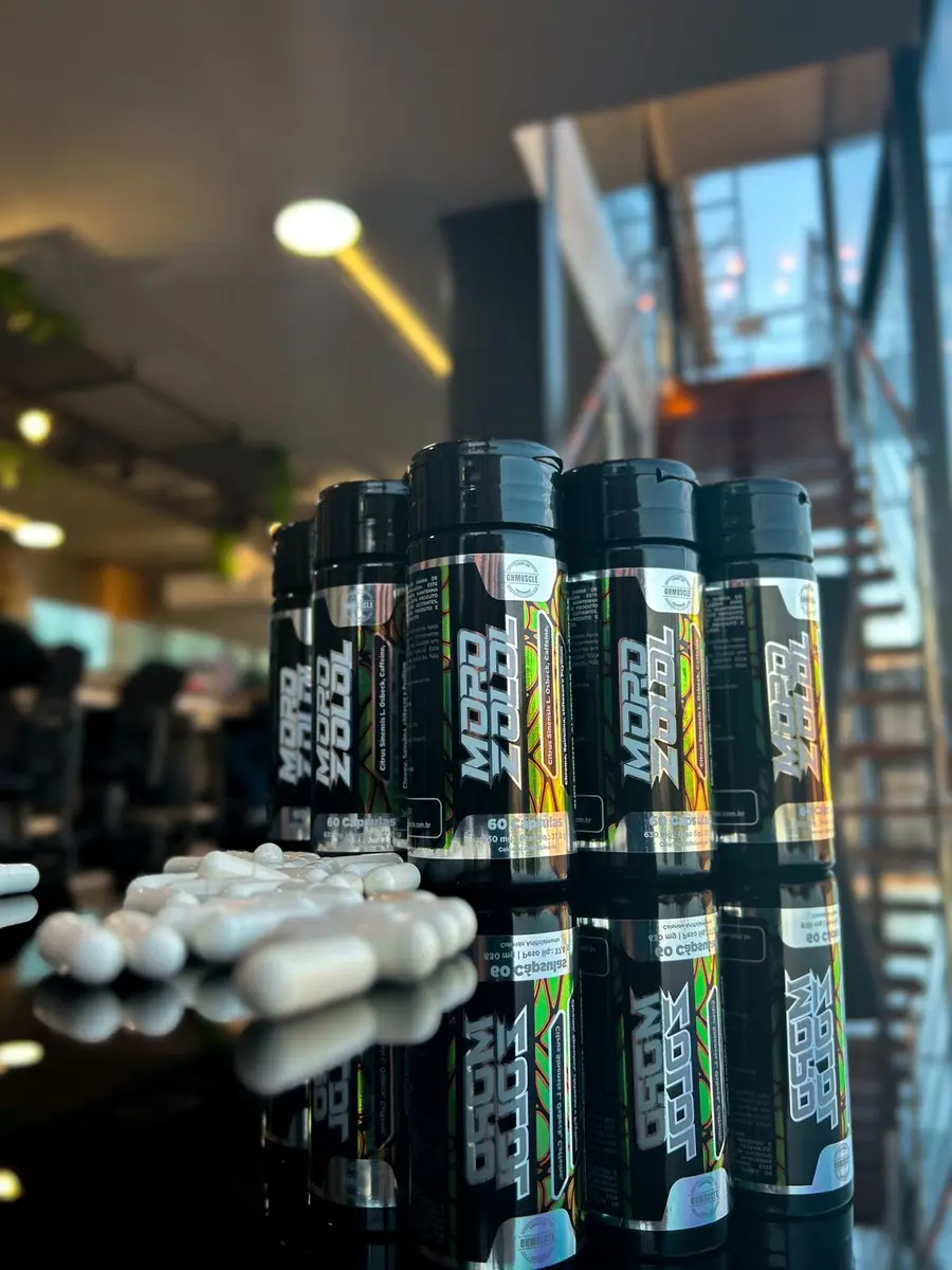 Potes originais de Morozolol organizados em estoque